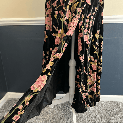 Baltic Born Lennon Velvet Floral Maxi Front Slit Dress in Black NEW Size Medium