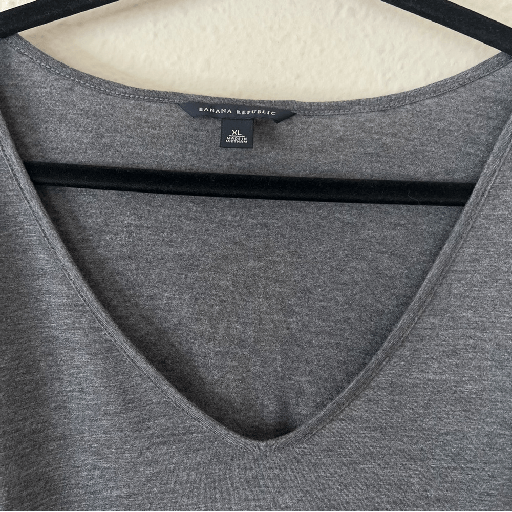 Banana Republic V-neck Short Sleeve Gray Top Size XL