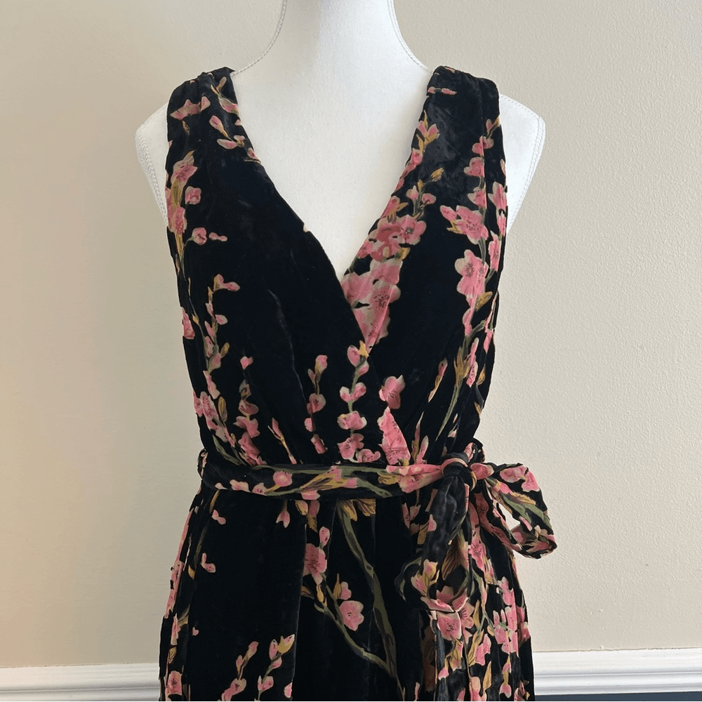 Baltic Born Lennon Velvet Floral Maxi Front Slit Dress in Black NEW Size Medium