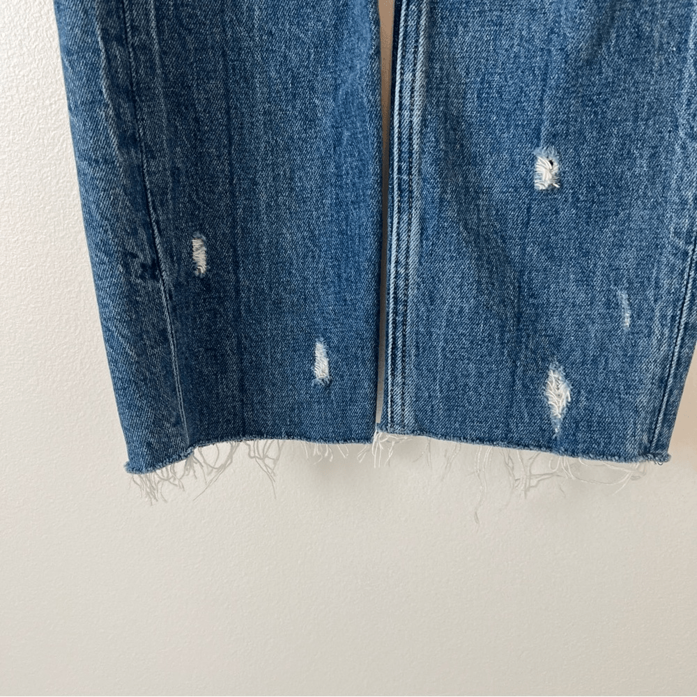 Abercrombie & Fitch High Rise Mom Jeans Size 26 / 2R Distressed