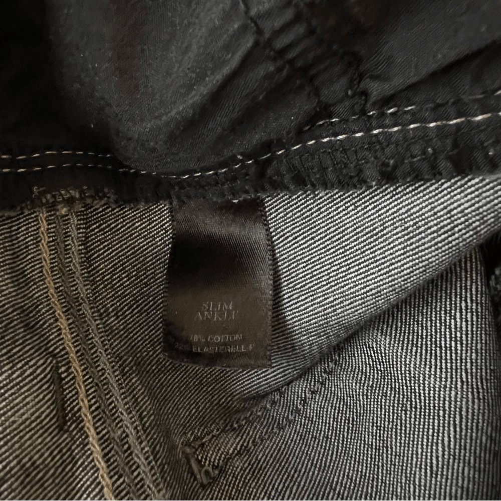 White House Black Market Noir Slim Ankle Jeans in Black Size 4