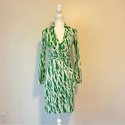 Diane von Furstenberg New Jeanne Two Silk Wrap Mini Dress Size 2 Long Sleeve