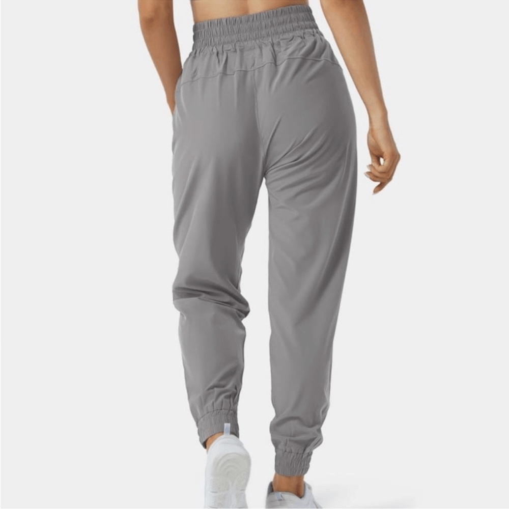 Halara High Rise Jogger Pants NEW Size Medium in Gray