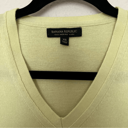 Banana Republic 100% Merino Wool V-Neck Sweater Size XS
