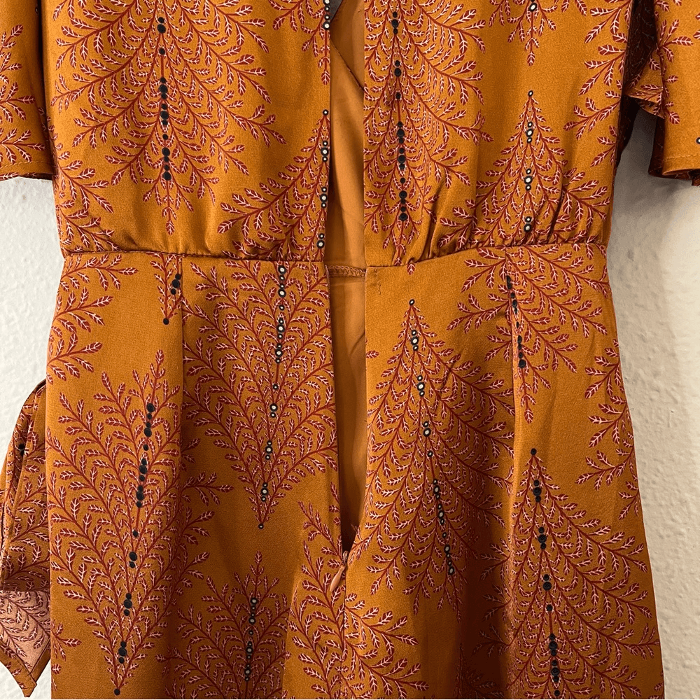 Saints and Secrets NADI V-Neck Wrap Romper Size Small