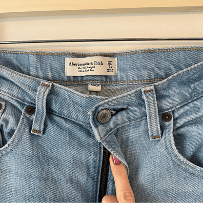 Abercrombie & Fitch The 90s Straight Ultra High Rise Curve Love Jeans 27 / 4