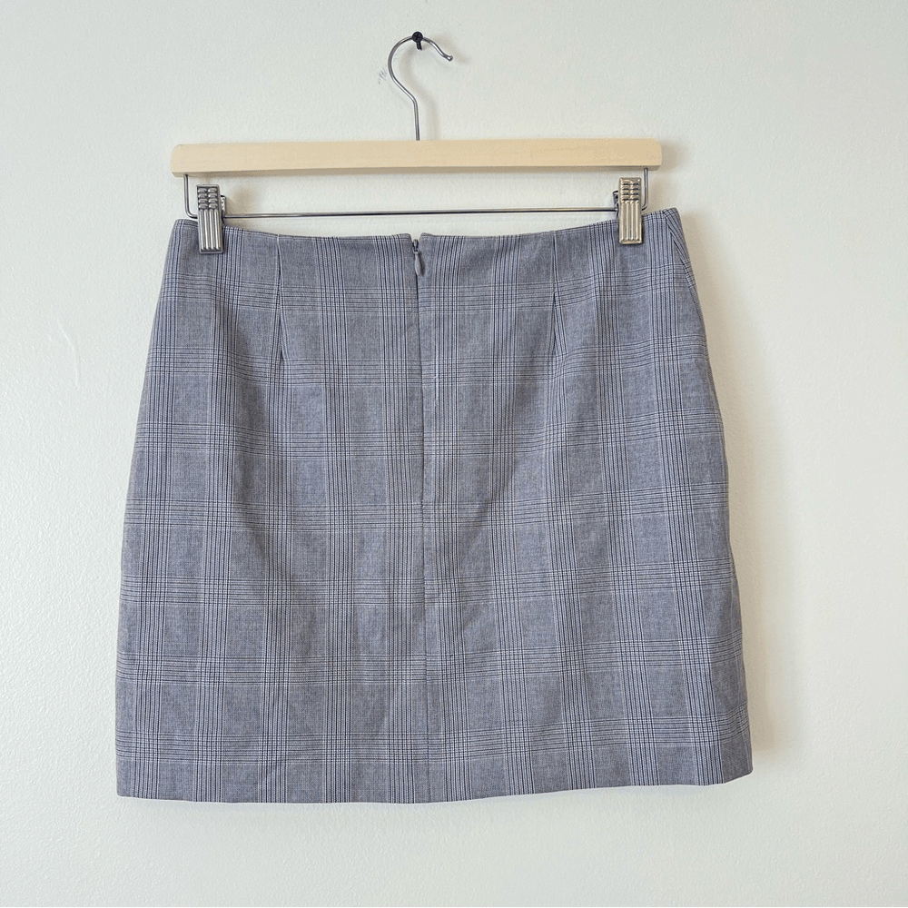 Aritzia Sunday Best Plaid Notched Mini Skirt in Gray Size 8