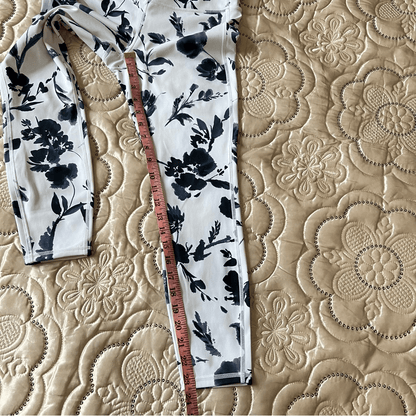Athleta Blue and White Water Flower Leggings Size Small