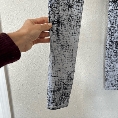 ALO Yoga Tech Lift Airbrush Full-Length Performance Leggings In Crackle Gray S