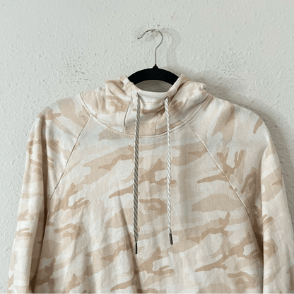 Vuori Beach Hoodie in Bisque Camo Size Small