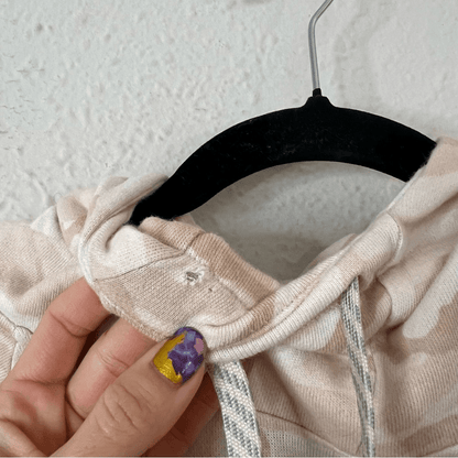 Vuori Beach Hoodie in Bisque Camo Size Small