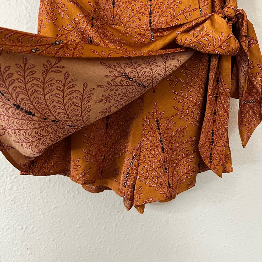 Saints and Secrets NADI V-Neck Wrap Romper Size Small