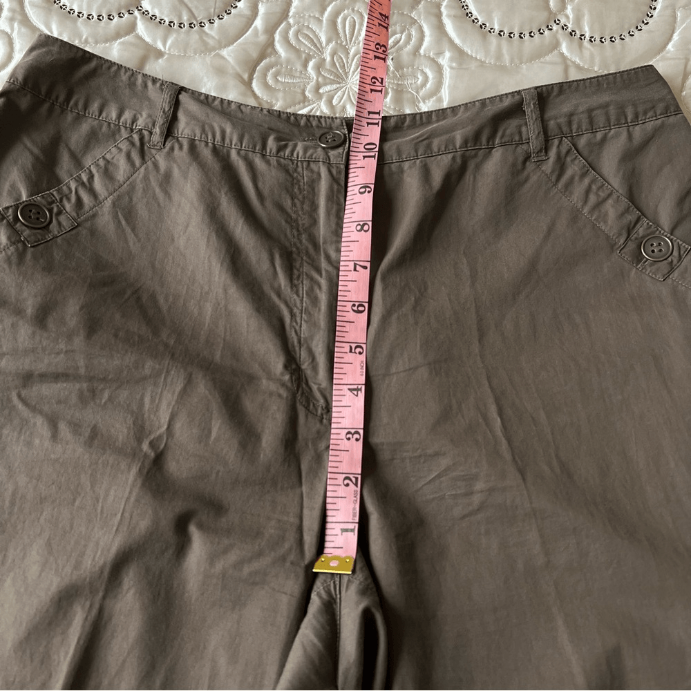 Chico’s Cropped Cargo Pants in Brown Size 2/ US 12