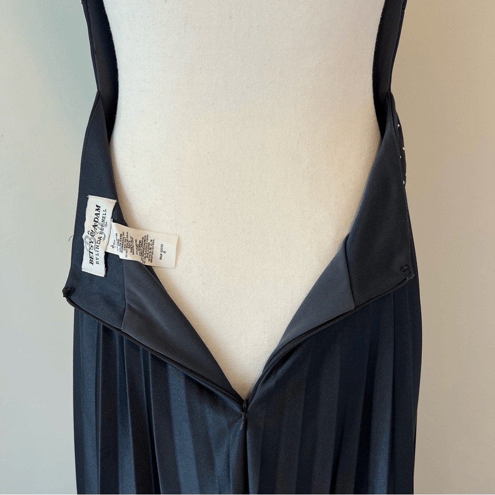 Betsy & Adam Full Length Pleated Halter Prom Bridal Maxi Dress Size 8 Y2K 90s