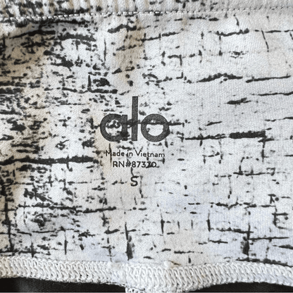 ALO Yoga Tech Lift Airbrush Full-Length Performance Leggings In Crackle Gray S