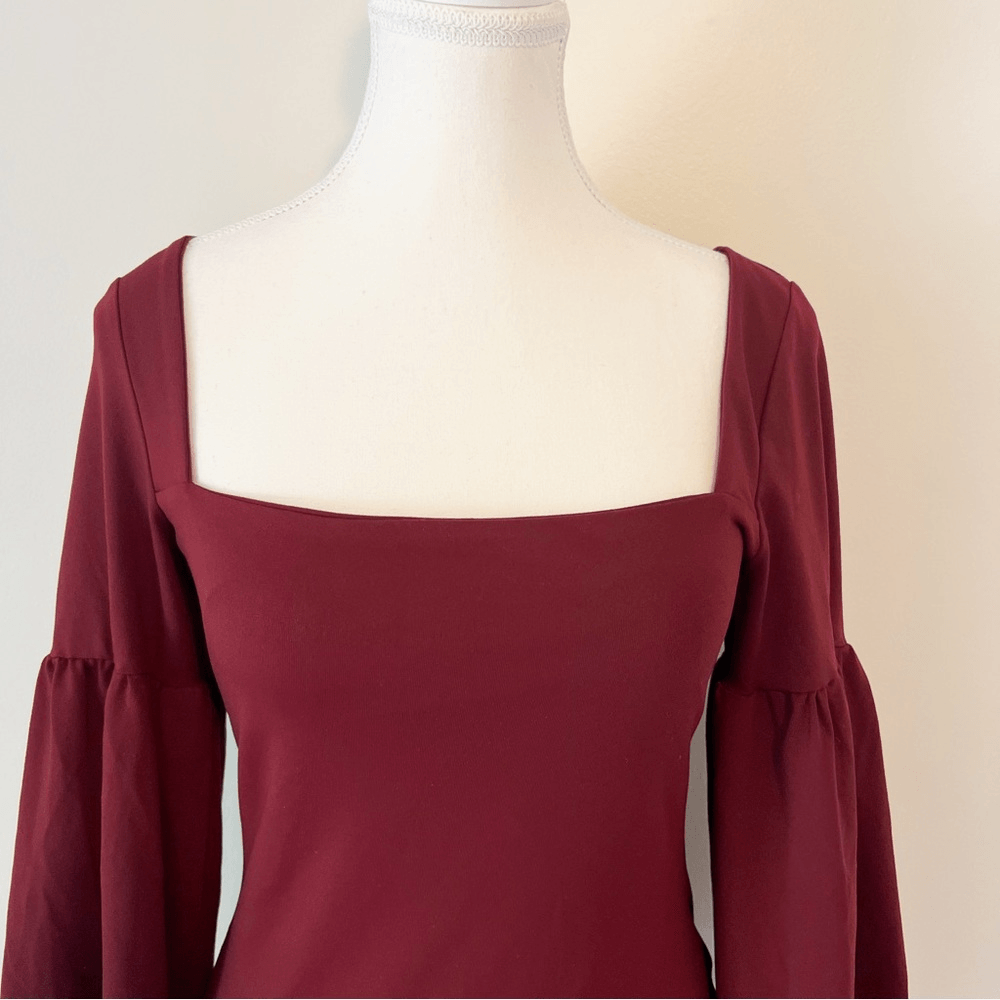 NEW Susana Monaco Bell Sleeve Square Neck Top Size Small in Vine / Burgundy