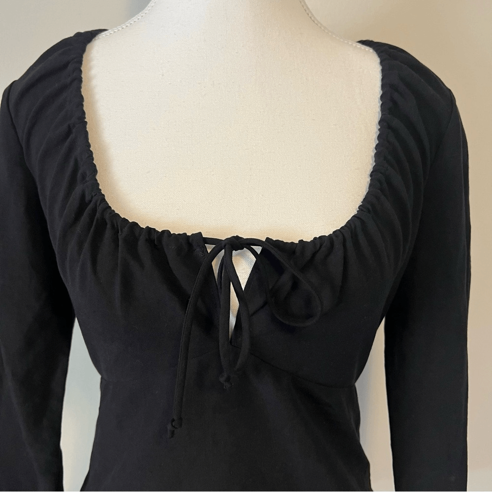 INTERMIX Marseille Black Lace-Up Top Tie Front Lace Back Scoop Neck Size 0 Linen