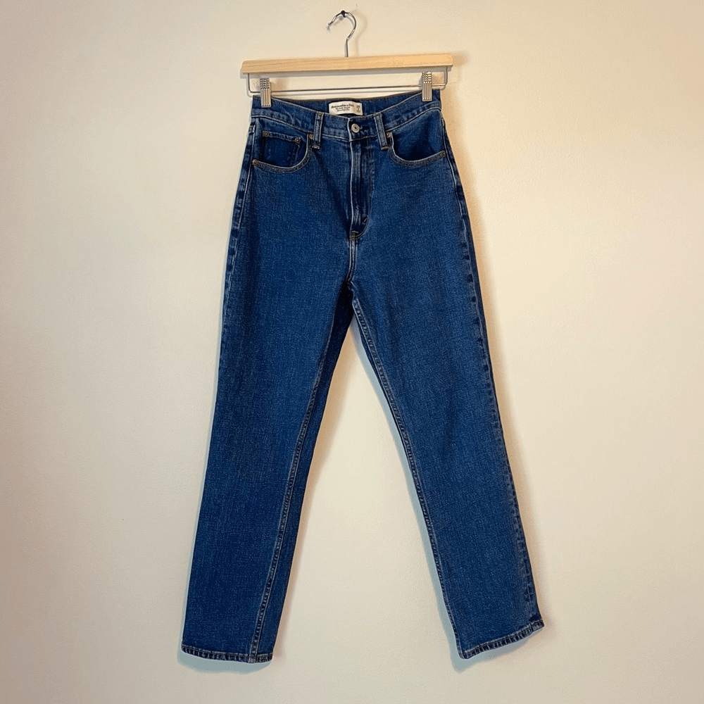 Abercrombie & Fitch Curve Love The Ankle Straight Ulta High Rise Jeans Size 26/2