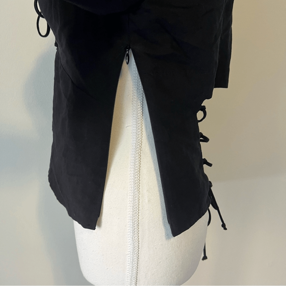 INTERMIX Marseille Black Lace-Up Top Tie Front Lace Back Scoop Neck Size 0 Linen