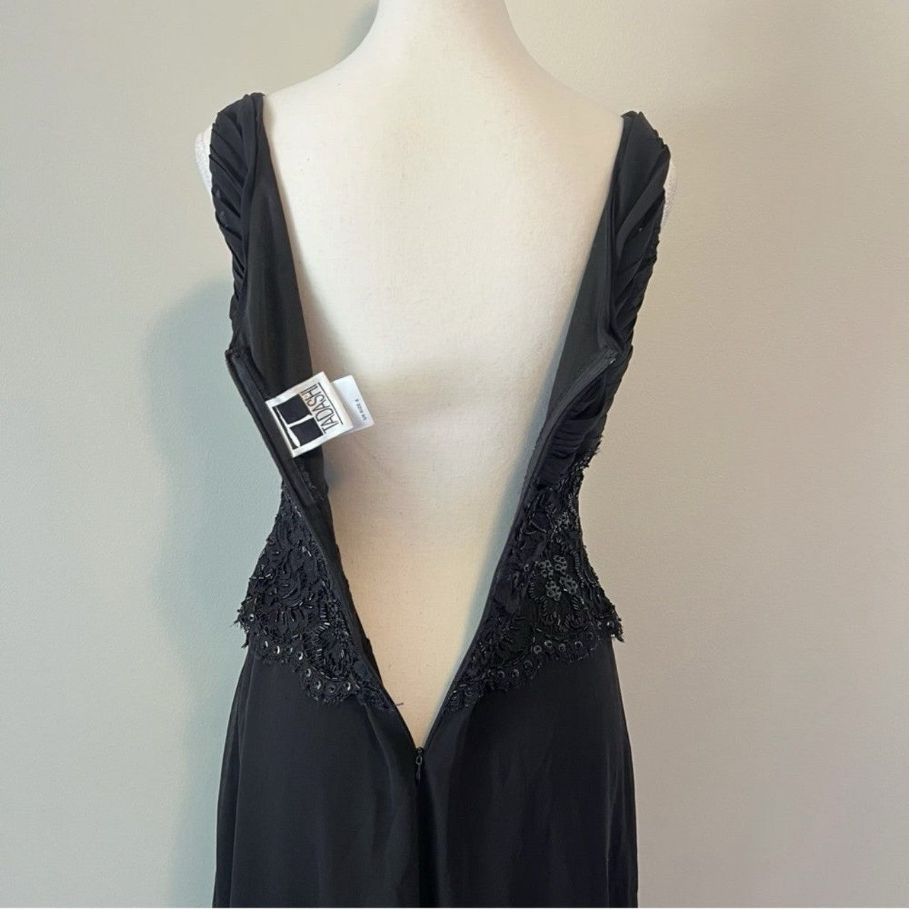 Tadashi Shoji Sequin 100% Silk Chiffon Gown Maxi Dress in Black Size 4