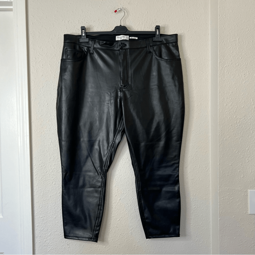 Abercrombie & Fitch Curve Love High Rise Skinny Vegan Leather Pants NEW Black 35