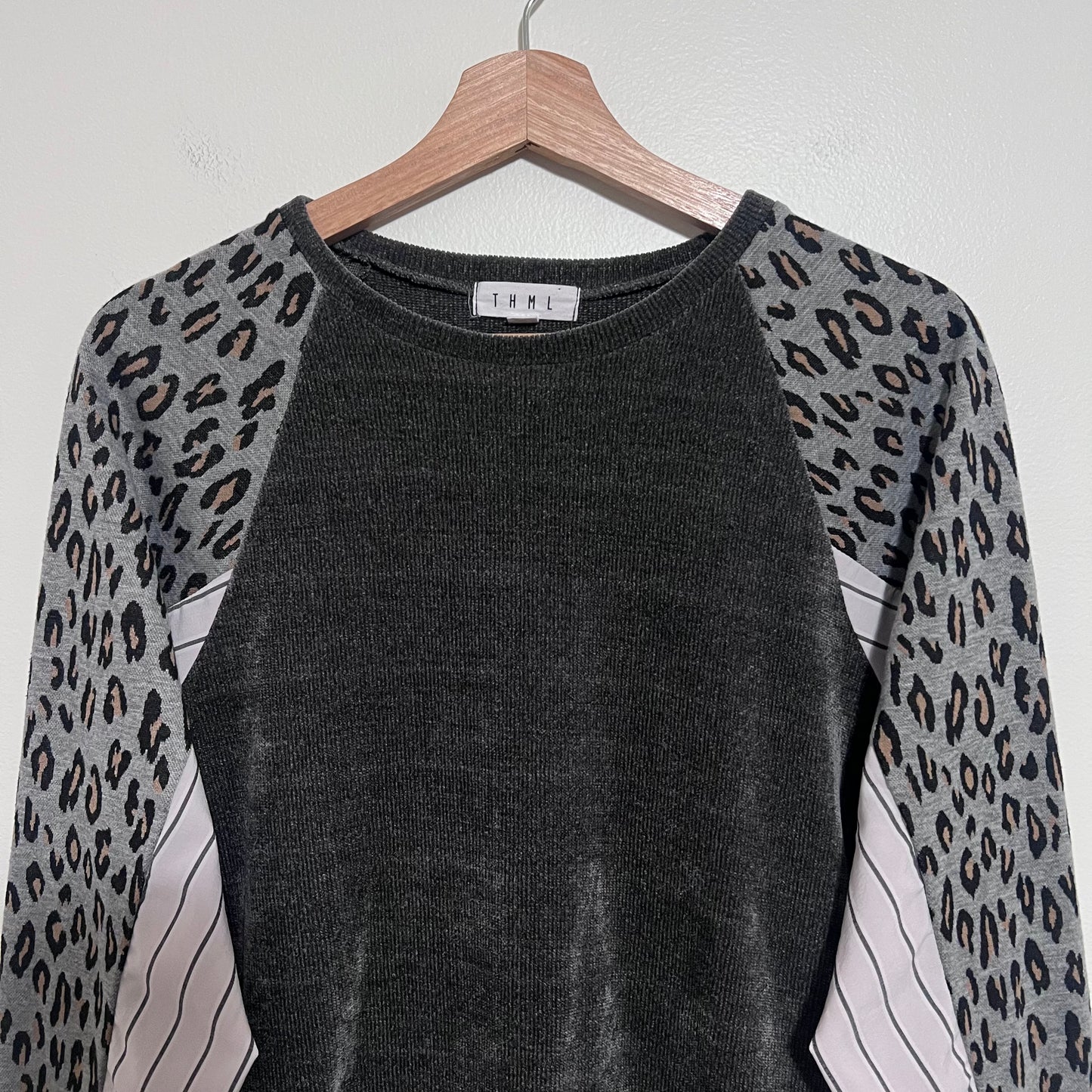 THML Sweater Womens Small Gray Black Raglan Leopard Sleeve Pullover Mixed Media