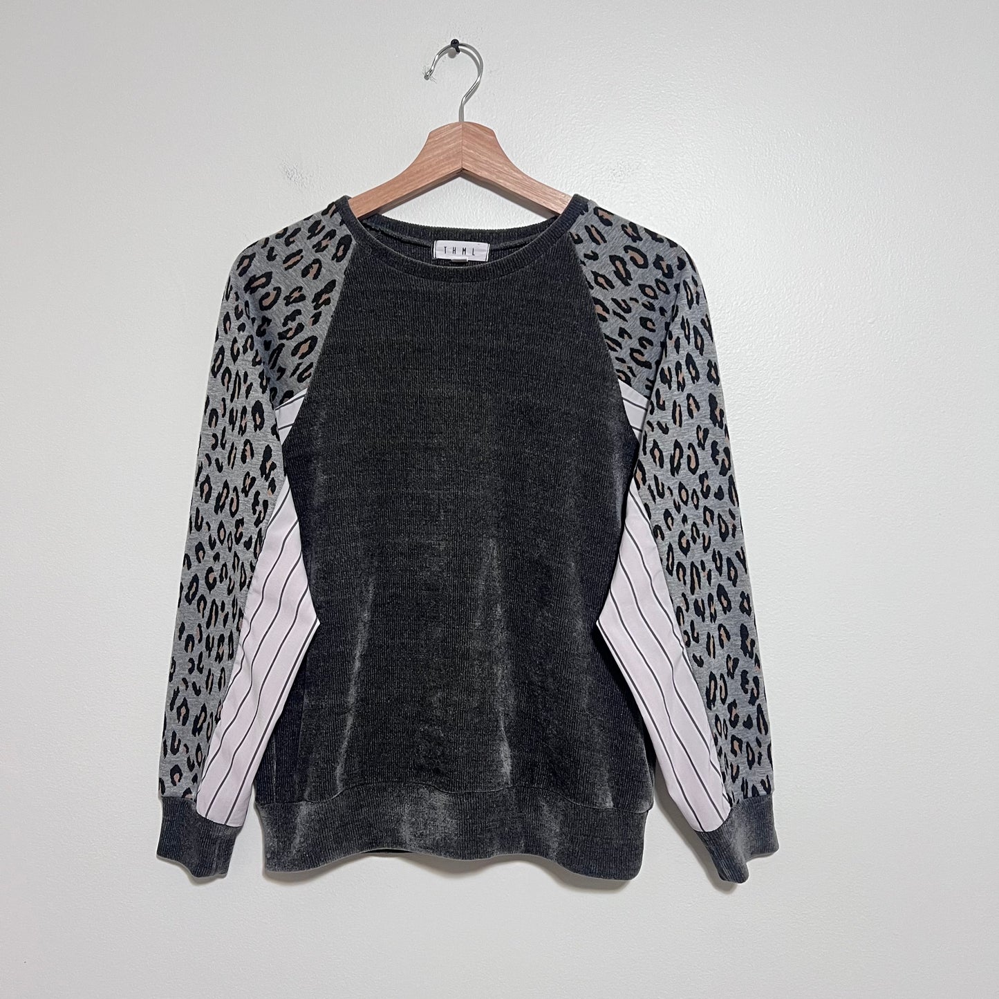 THML Sweater Womens Small Gray Black Raglan Leopard Sleeve Pullover Mixed Media