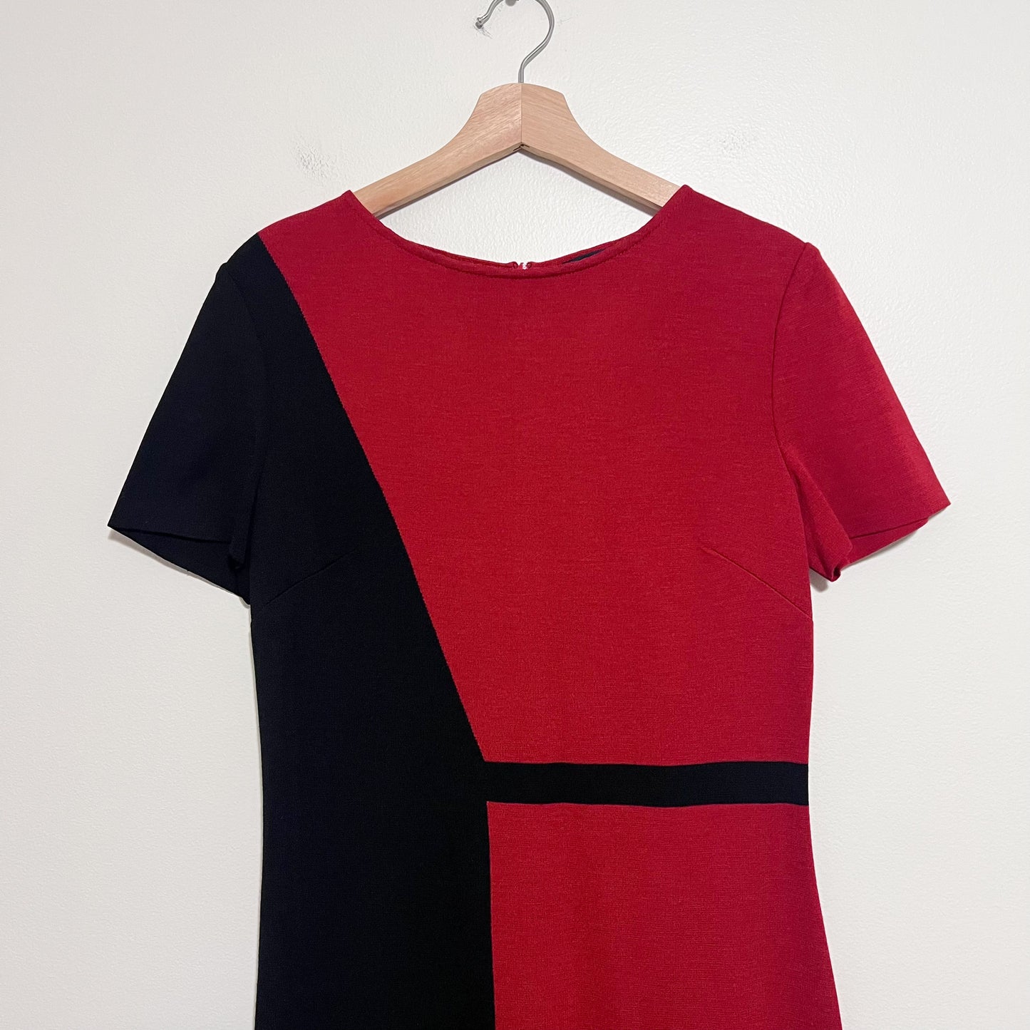 St. John Collection Milano Knit Colorblock Sheath Dress Red Black Size 8