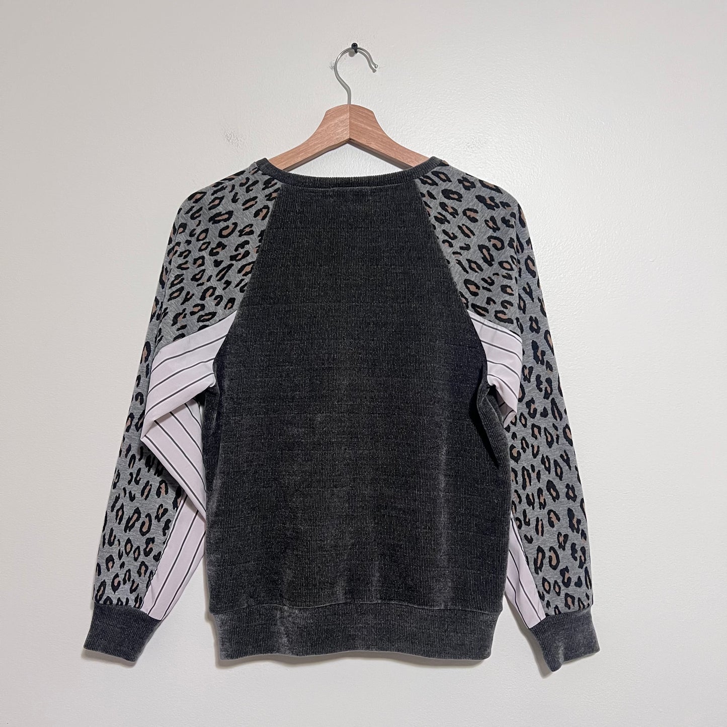 THML Sweater Womens Small Gray Black Raglan Leopard Sleeve Pullover Mixed Media