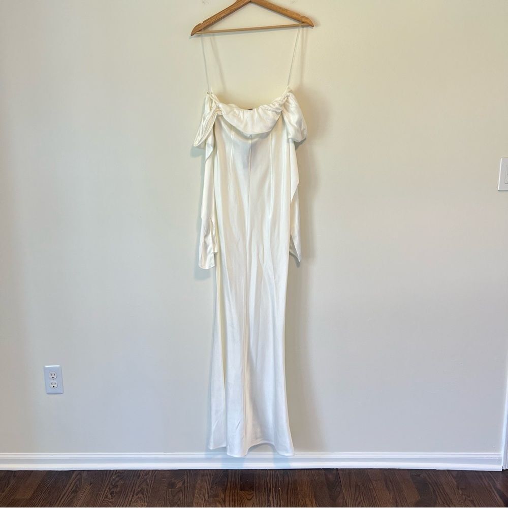 Meshki Giselle White Off the Shoulder Cowl Neck Satin Maxi Dress NEW Medium