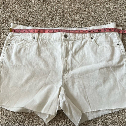 Old Navy High-Waisted Slouchy Straight White Cut-Off Jean Shorts Size 20