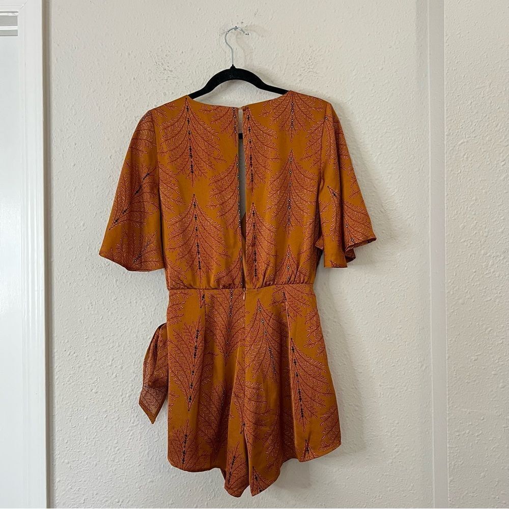 Saints and Secrets NADI V-Neck Wrap Romper Size Small
