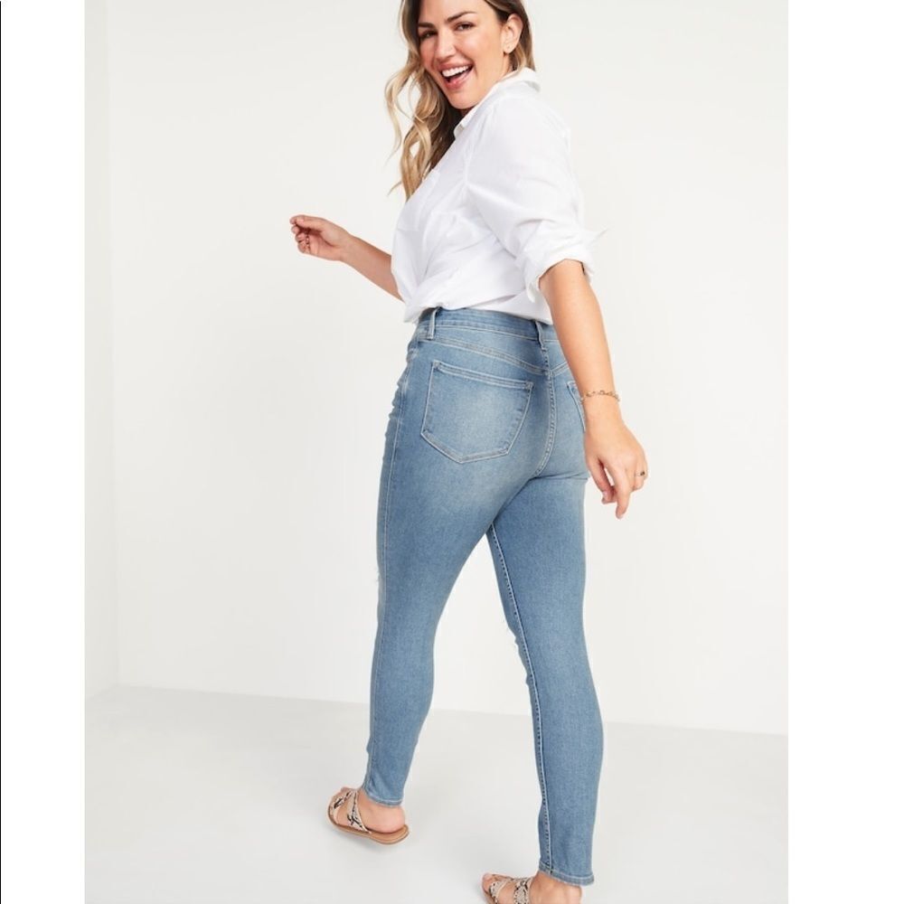 Old Navy Women’s Extra High Waisted Stretch Super Skinny Ripped Jeans Size 6Tall