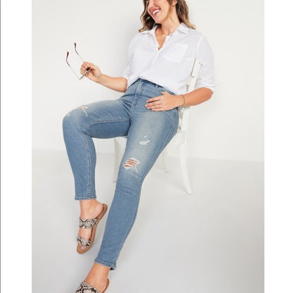 Old Navy Women’s Extra High Waisted Stretch Super Skinny Ripped Jeans Size 6Tall