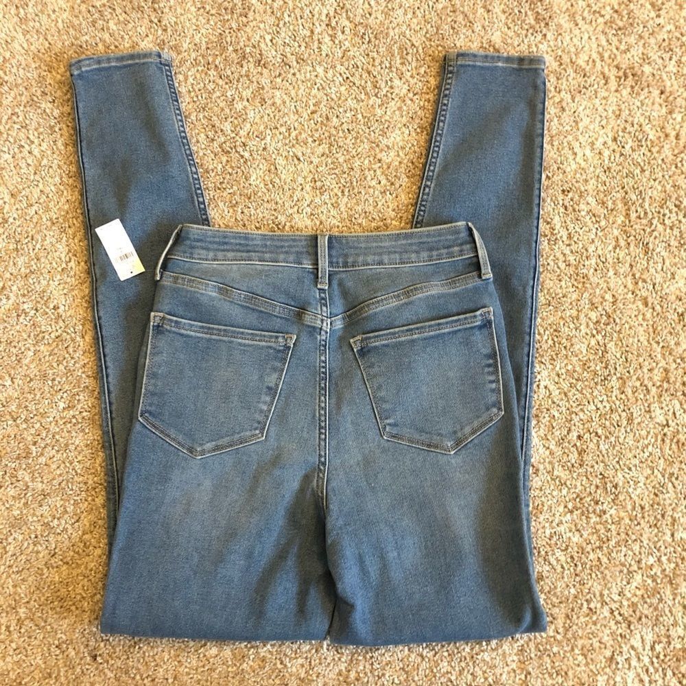 Old Navy Women’s Extra High Waisted Stretch Super Skinny Ripped Jeans Size 6Tall