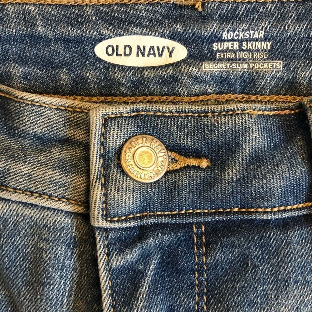 Old Navy Women’s Extra High Waisted Stretch Super Skinny Ripped Jeans Size 6Tall