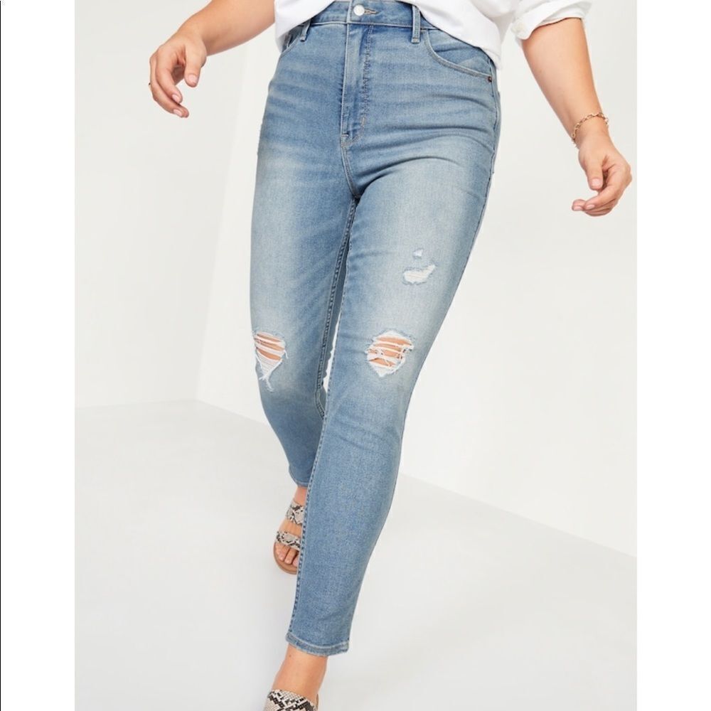 Old Navy Women’s Extra High Waisted Stretch Super Skinny Ripped Jeans Size 6Tall