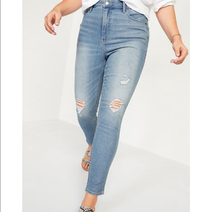 Old Navy Women’s Extra High Waisted Stretch Super Skinny Ripped Jeans Size 6Tall