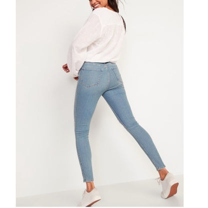 Old Navy Women’s Extra High Waisted Stretch Super Skinny Ripped Jeans Size 6Tall