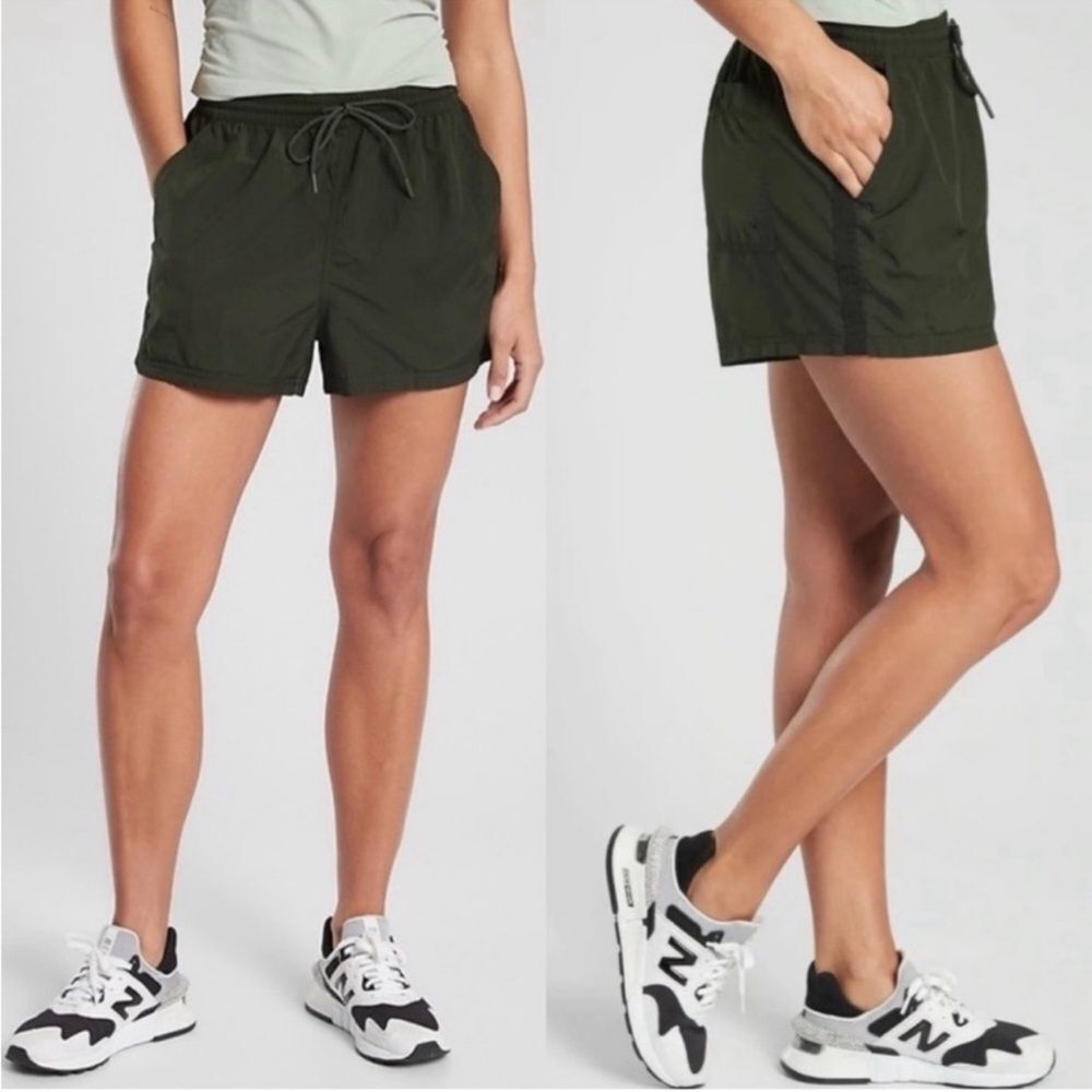 Athleta Expedition Short in Green Size 4