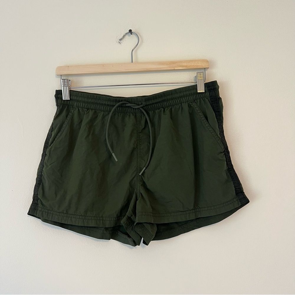 Athleta Expedition Short in Green Size 4