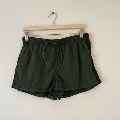 Athleta Expedition Short in Green Size 4