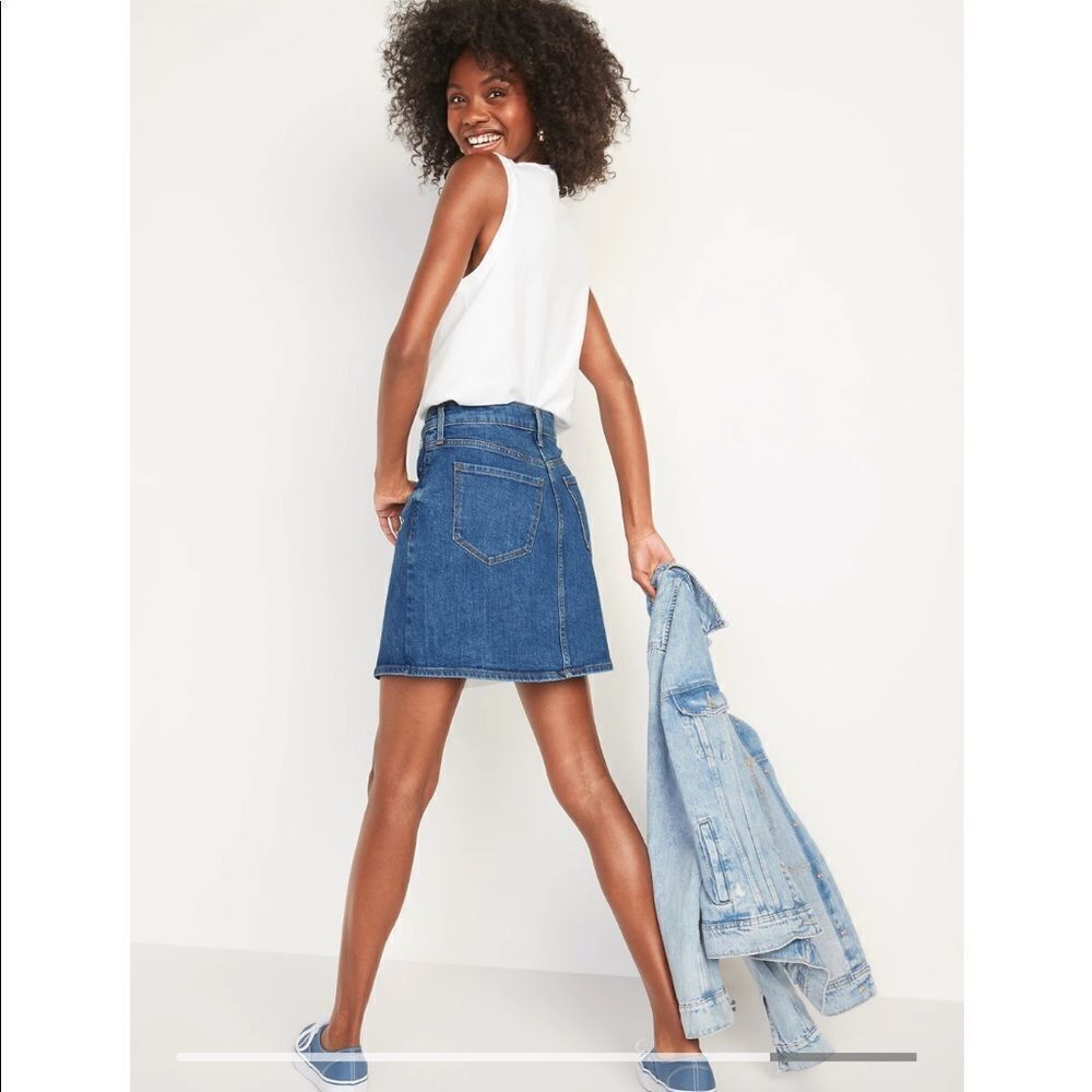 Old Navy Women’s High Waisted Distressed Jean Skirt Size 4