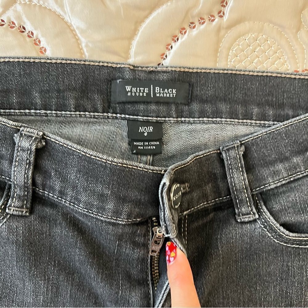 White House Black Market Noir Slim Ankle Jeans in Black Size 4