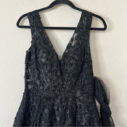 Mac Duggal Floral Embroidered Illusion V-Neck Gown Black Maxi Dress NEW Size 2