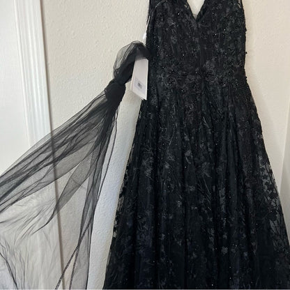 Mac Duggal Floral Embroidered Illusion V-Neck Gown Black Maxi Dress NEW Size 2