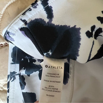 Athleta Blue and White Water Flower Leggings Size Small
