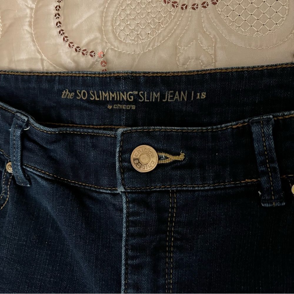 Chico’s So Slimming Dark Wash Slim Jeans 1S / 8 Short