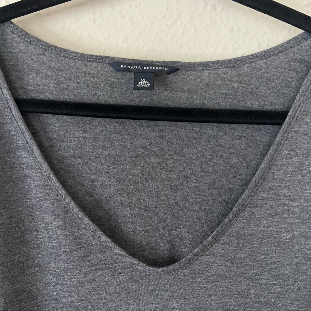 Banana Republic V-neck Short Sleeve Gray Top Size XL