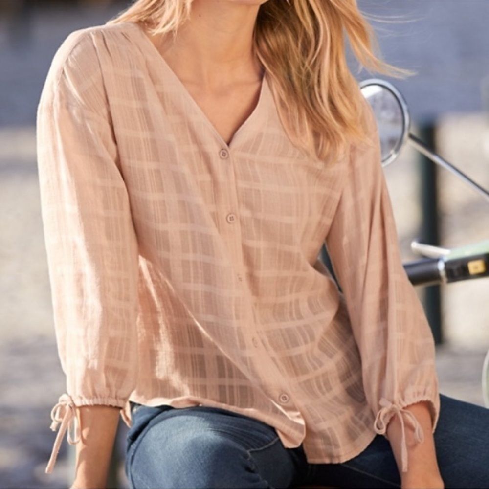 Garnet Hill V-Neck Button up Blouse in Pink Size 6 100% Cotton